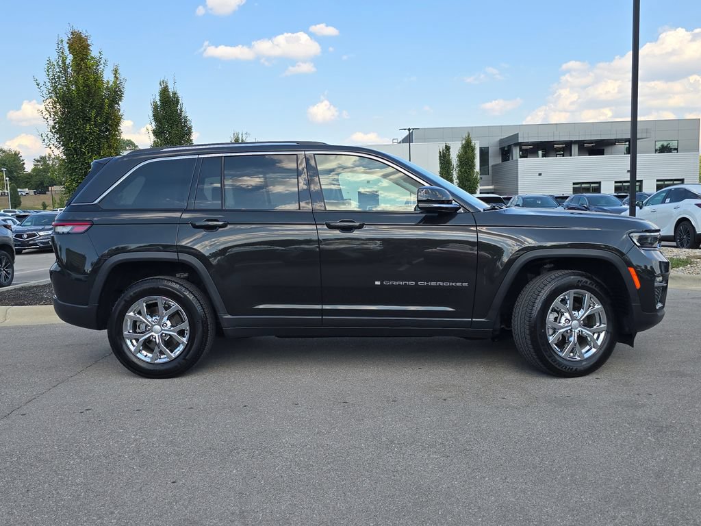 Used 2024 Jeep Grand Cherokee Limited AWD/4WD image 26