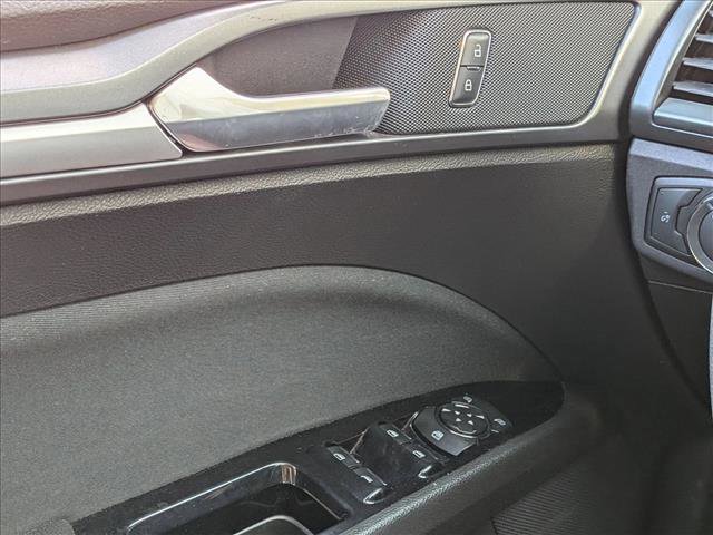 Used 2016 Ford Fusion SE image 4