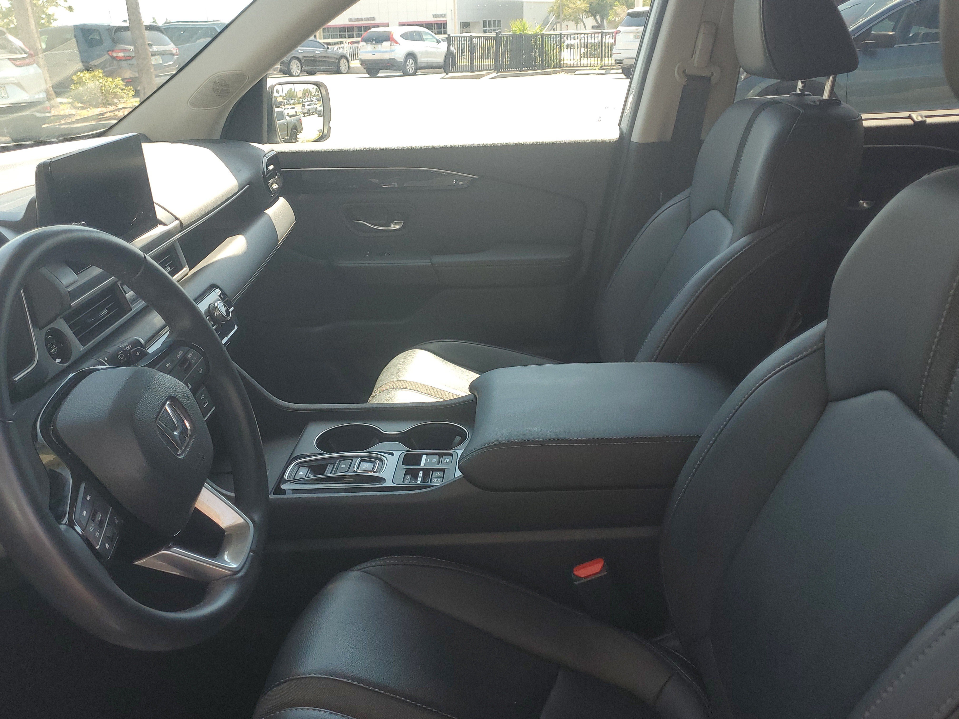 Used 2025 Honda Pilot EX-L image 9