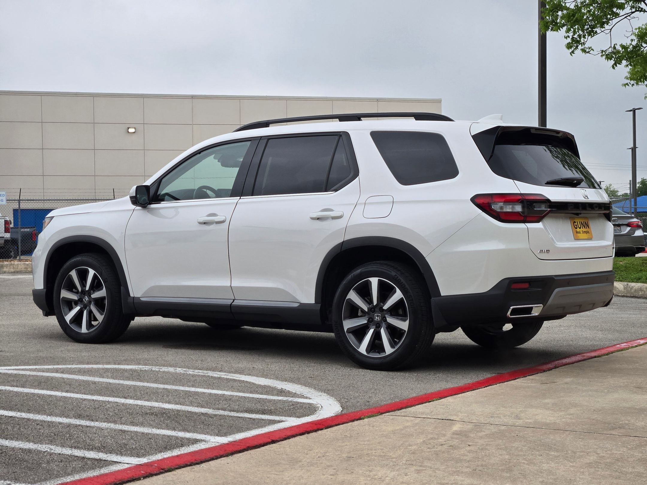 Used 2025 Honda Pilot Touring image 5