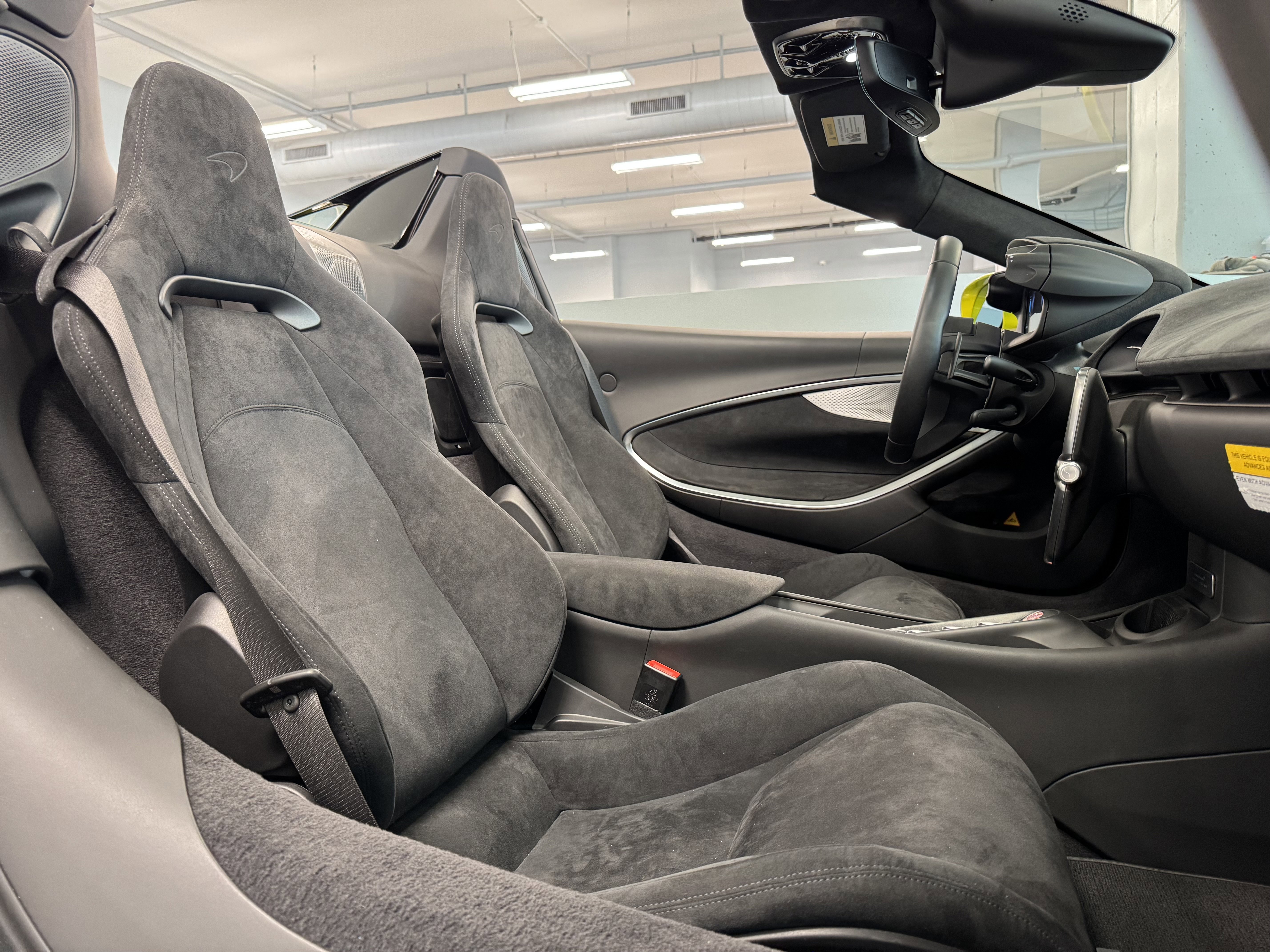 Used 2025 McLaren Artura Spider image 17