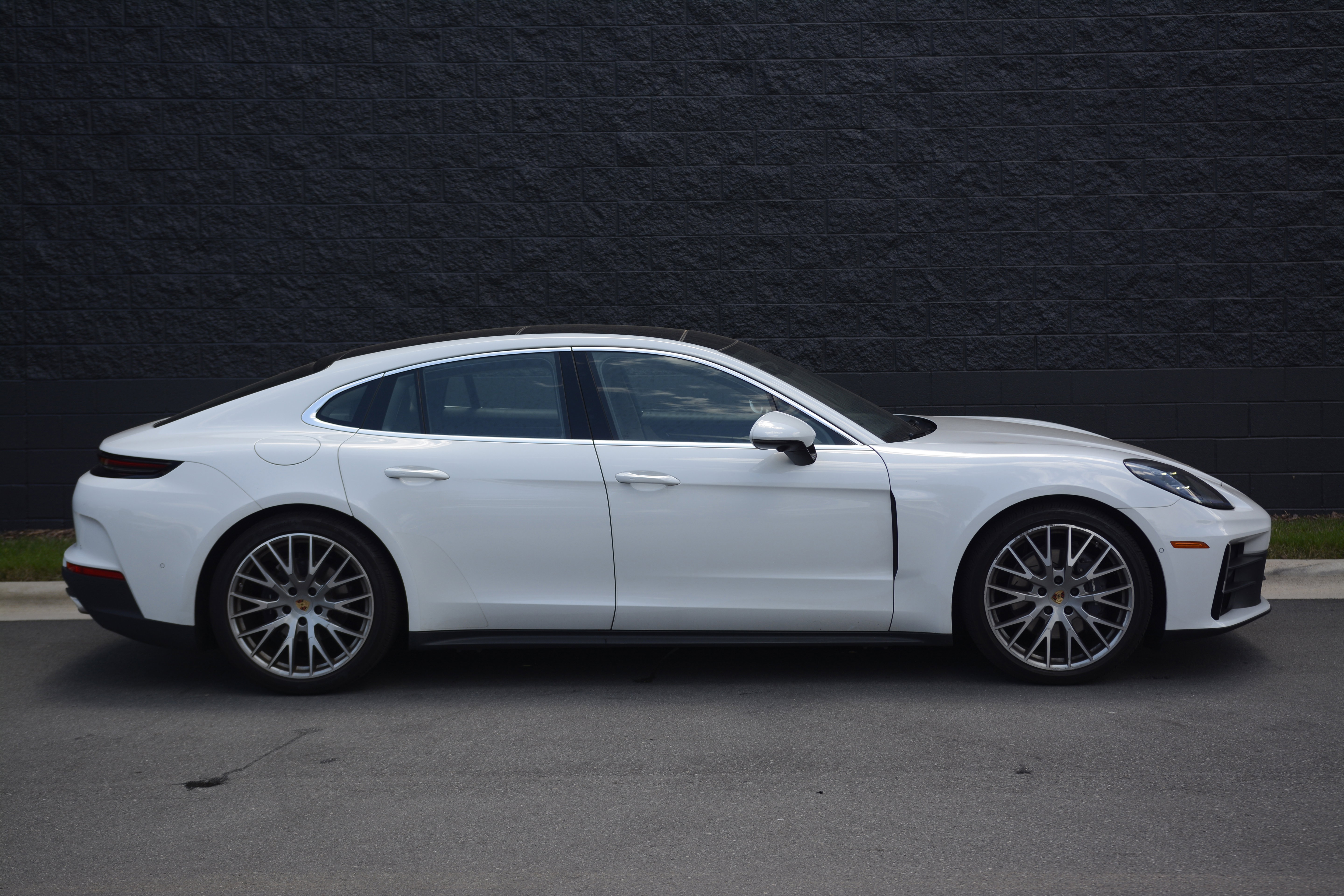 Certified 2024 Porsche Panamera 4 AWD/4WD image 8