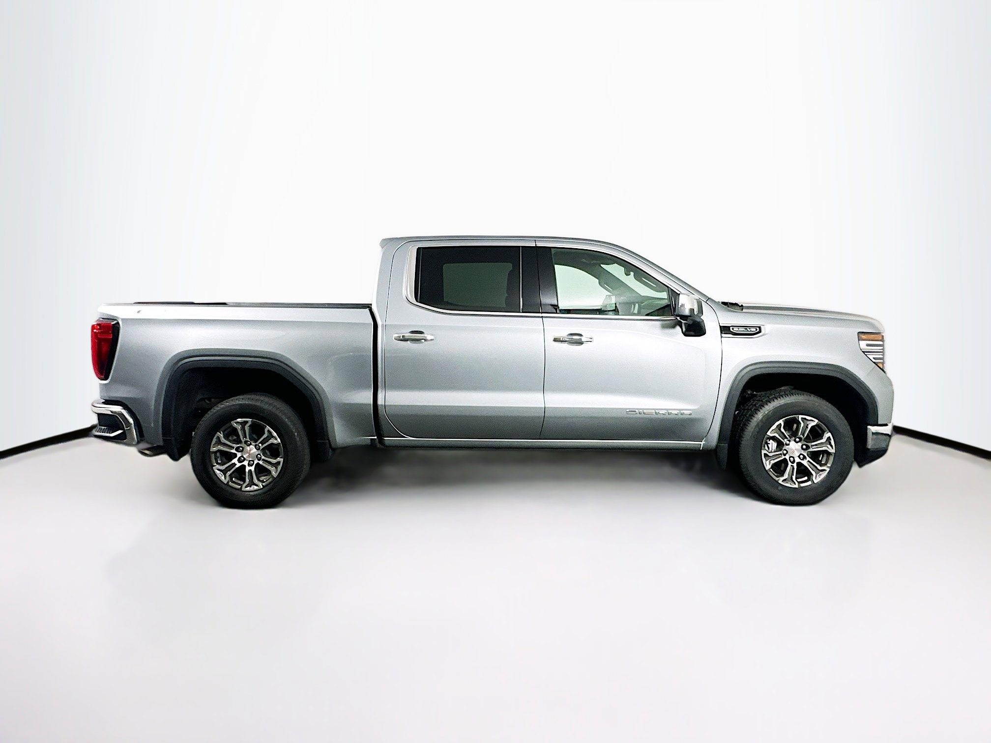 Used 2025 GMC Sierra 1500 SLT AWD/4WD image 10