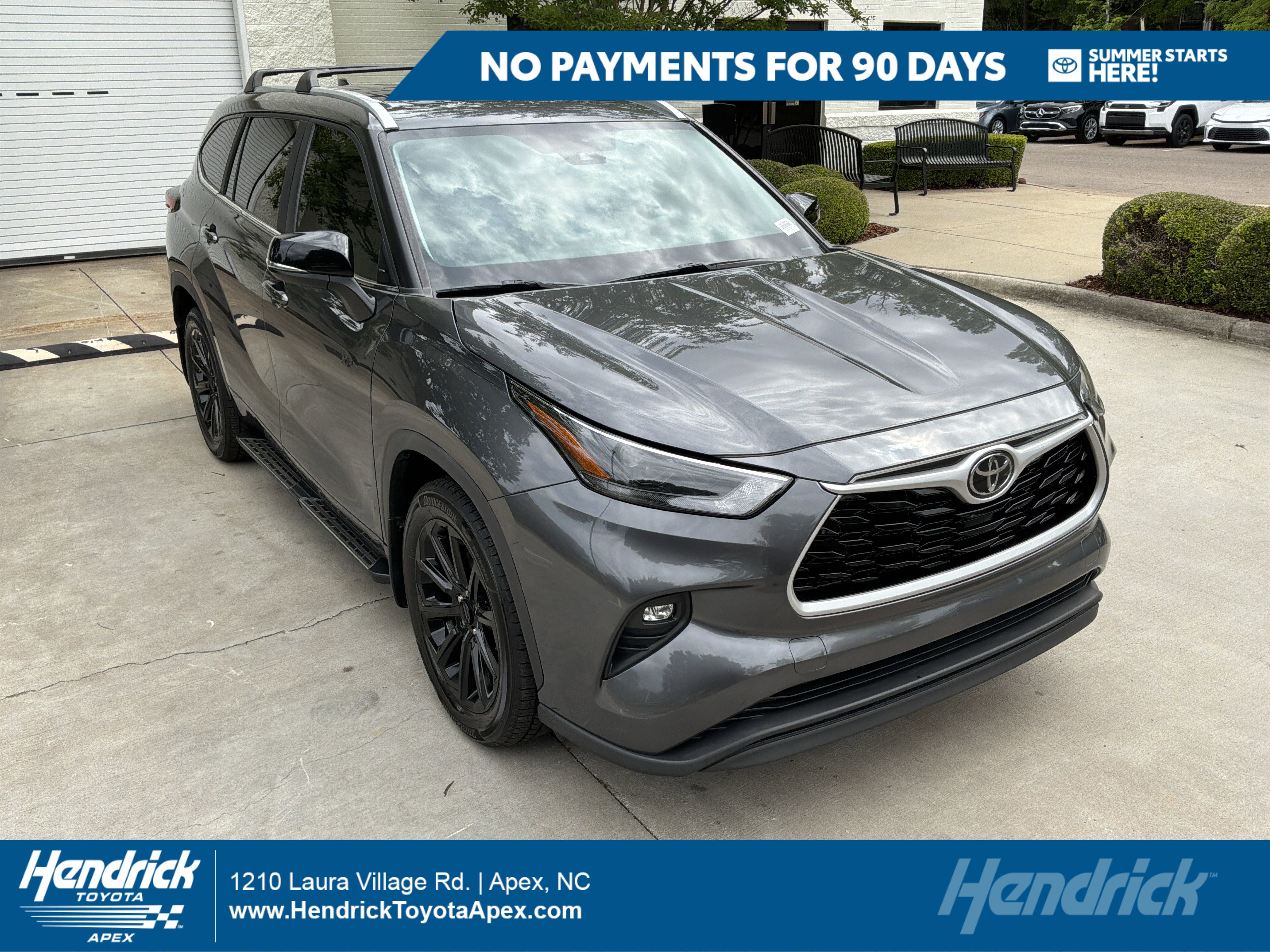 Used 2023 Toyota Highlander XLE FWD image 1
