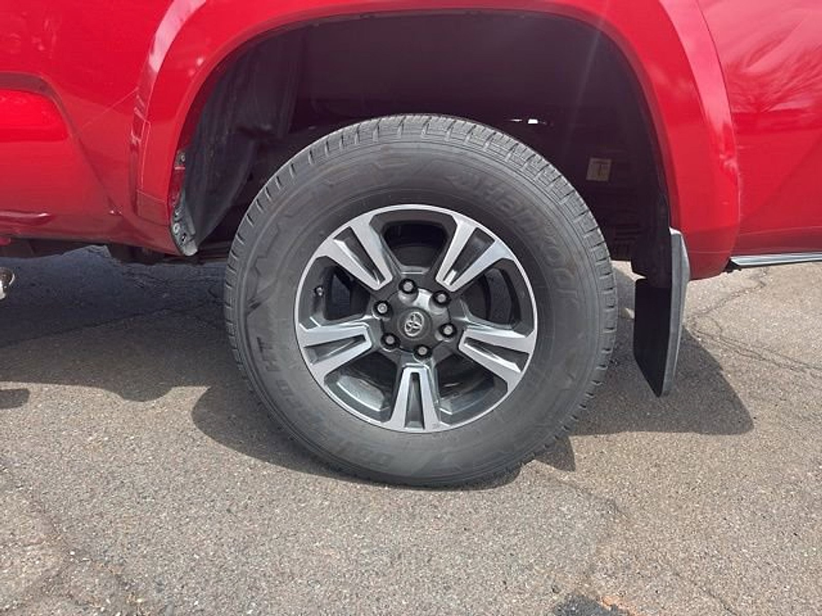 Used 2017 Toyota Tacoma TRD Sport image 5