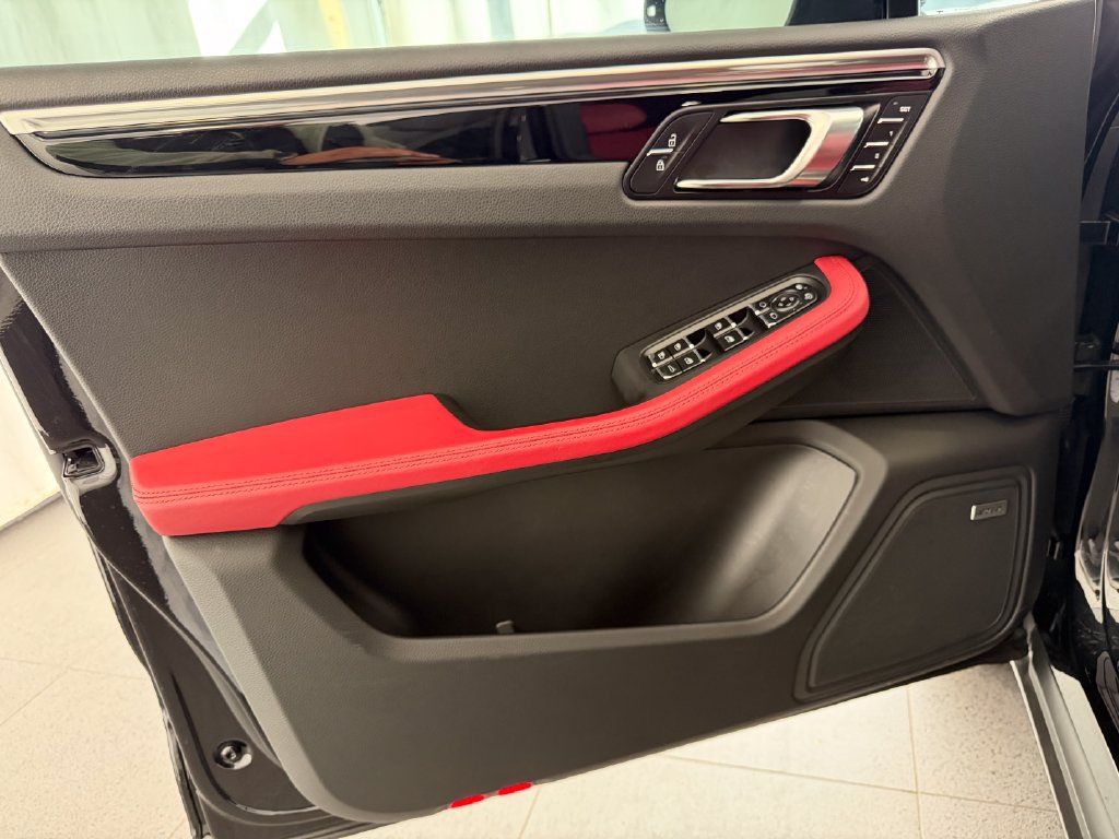 Certified 2021 Porsche Macan S AWD/4WD image 14