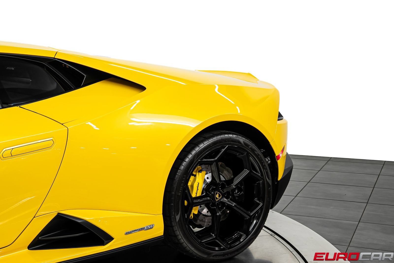 Used 2021 Lamborghini Huracan EVO RWD image 15
