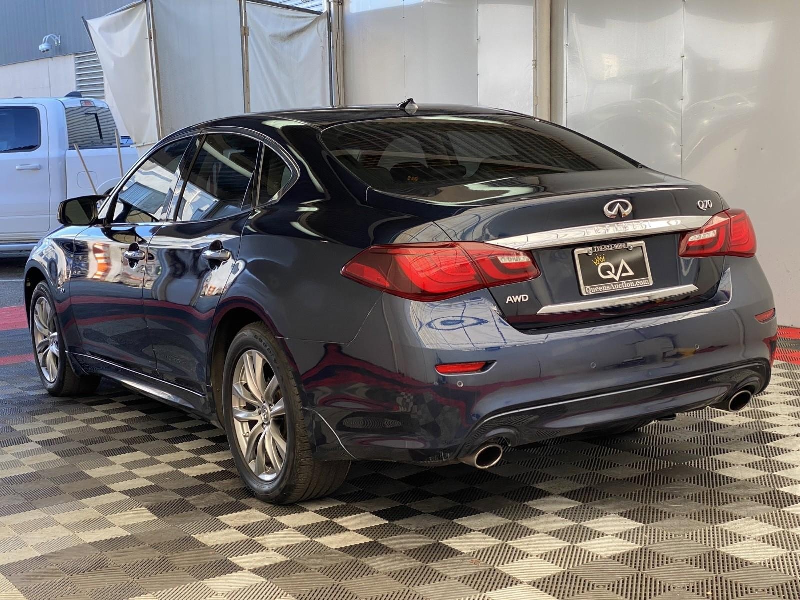 Used 2018 INFINITI Q70 Luxe w/ Cargo Package image 4