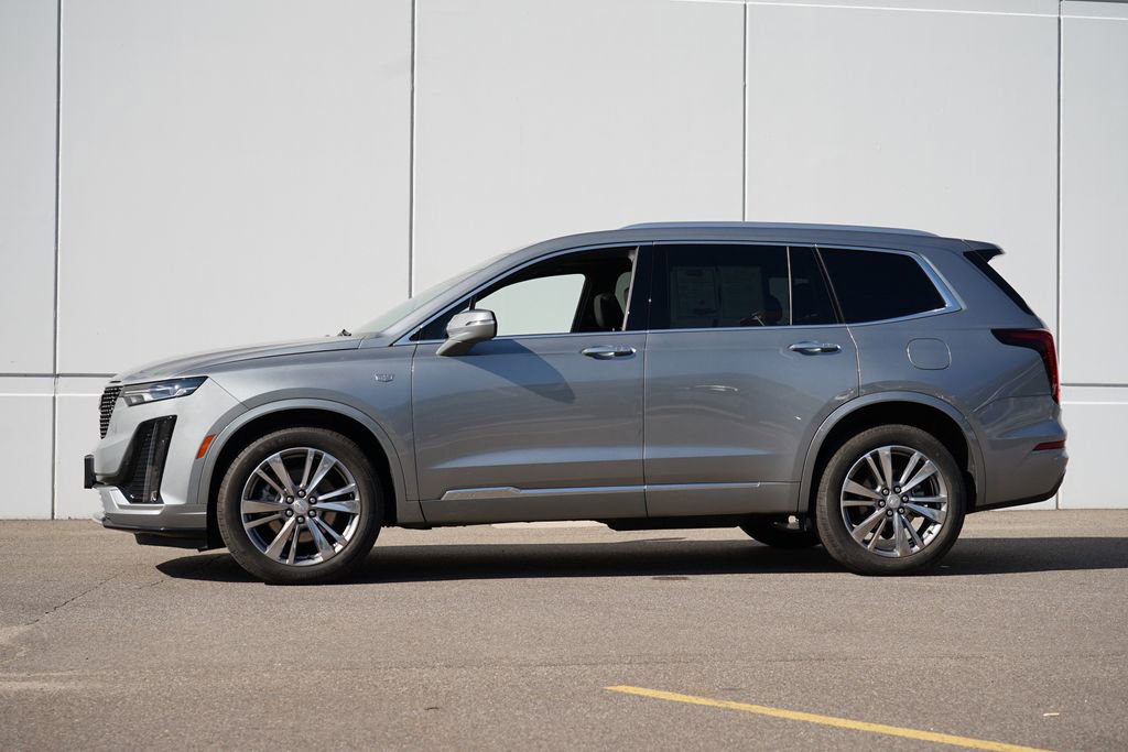 Used 2025 Cadillac XT6 Premium Luxury image 6