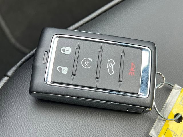 Used 2025 Jeep Grand Cherokee Limited w/ Black Appearance Package image 33