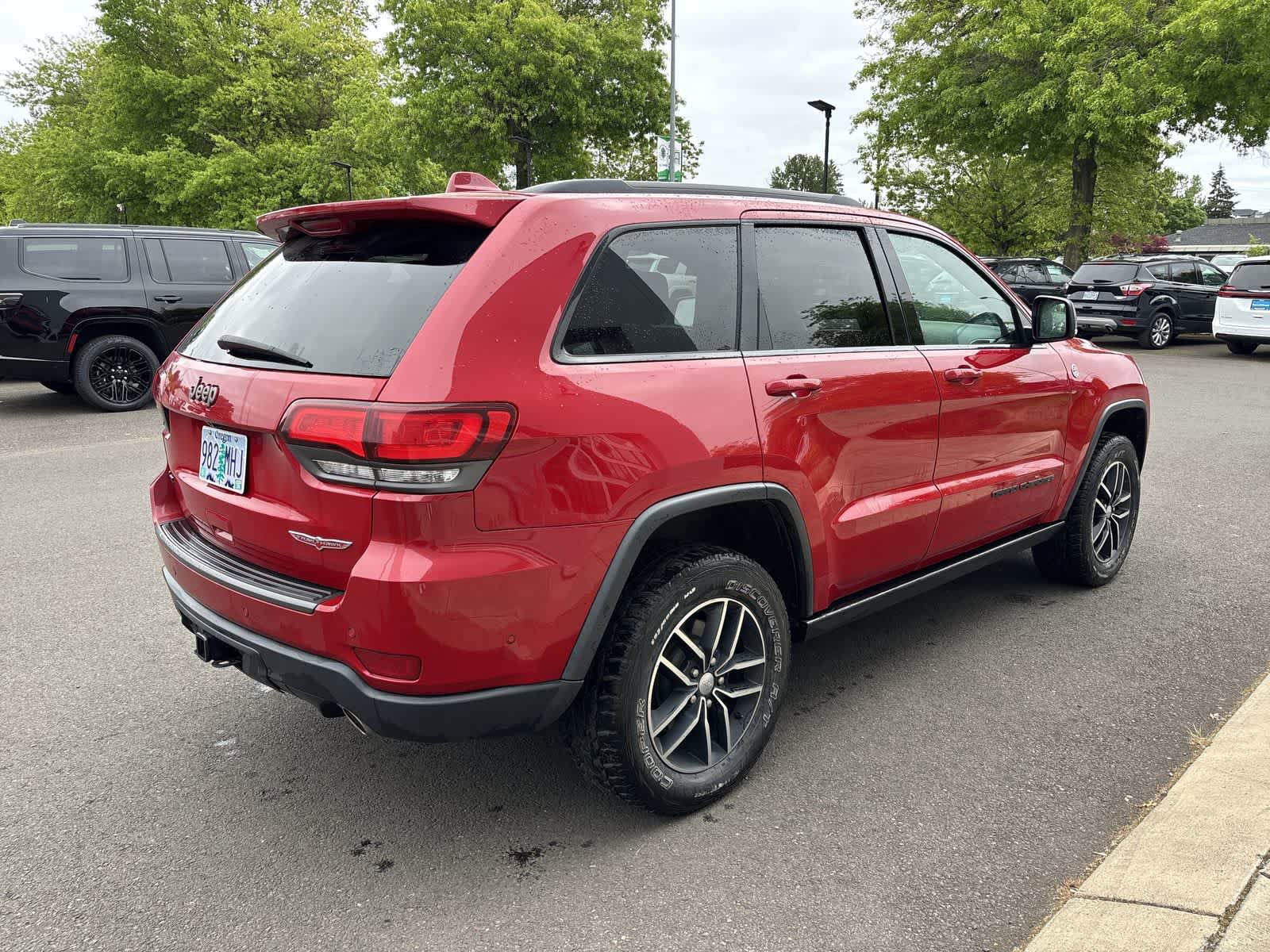 Used 2017 Jeep Grand Cherokee Trailhawk w/ Trailhawk Luxury Group AWD/4WD image 4