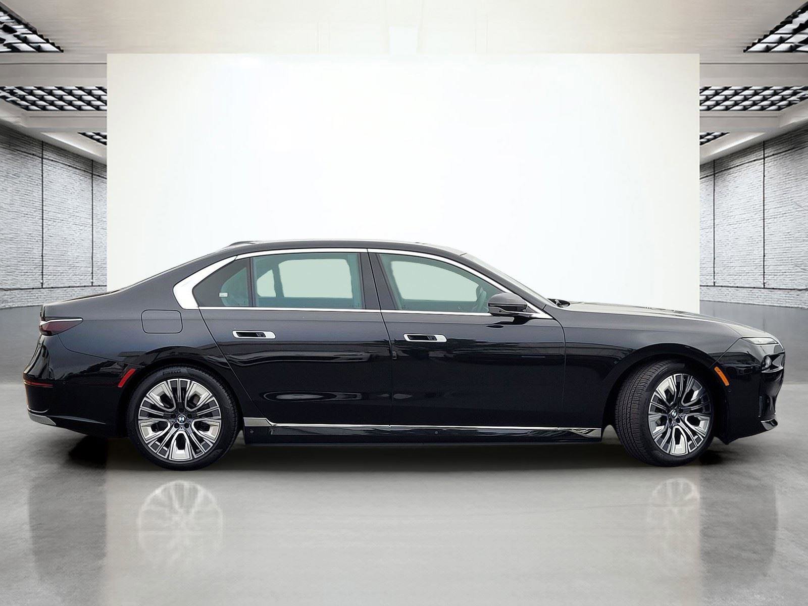 Used 2024 BMW i7 eDrive50 w/ Executive Package image 6