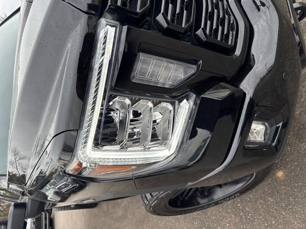 Used 2022 GMC Sierra 3500 Denali w/ Denali Black Diamond Edition image 39