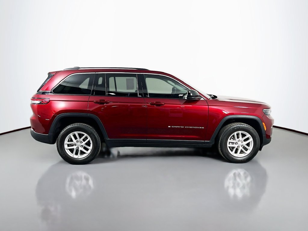 Used 2024 Jeep Grand Cherokee Laredo X AWD/4WD image 8