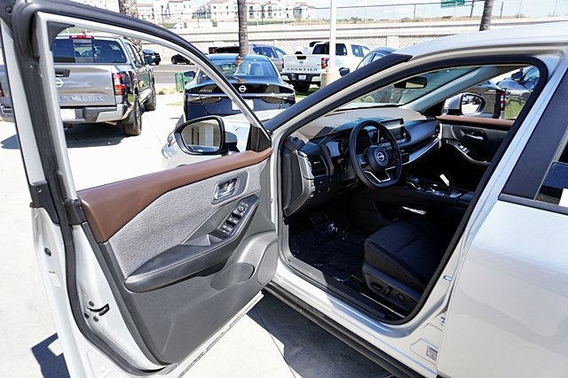 Used 2023 Nissan Rogue SV FWD image 47