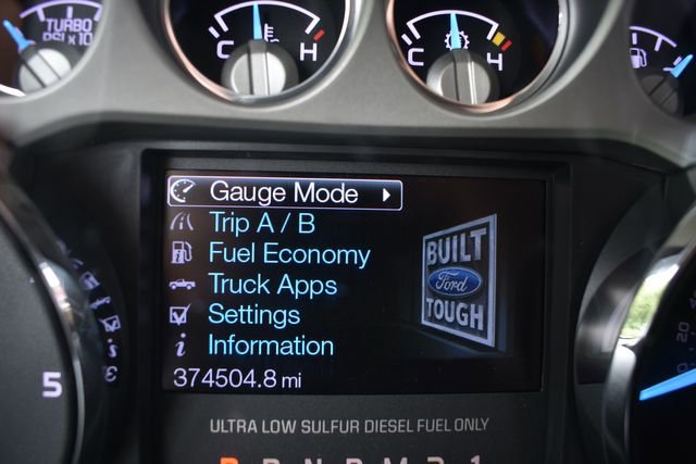 Used 2015 Ford F550 4x4 Crew Cab Super Duty w/ Lariat Interior Package image 15