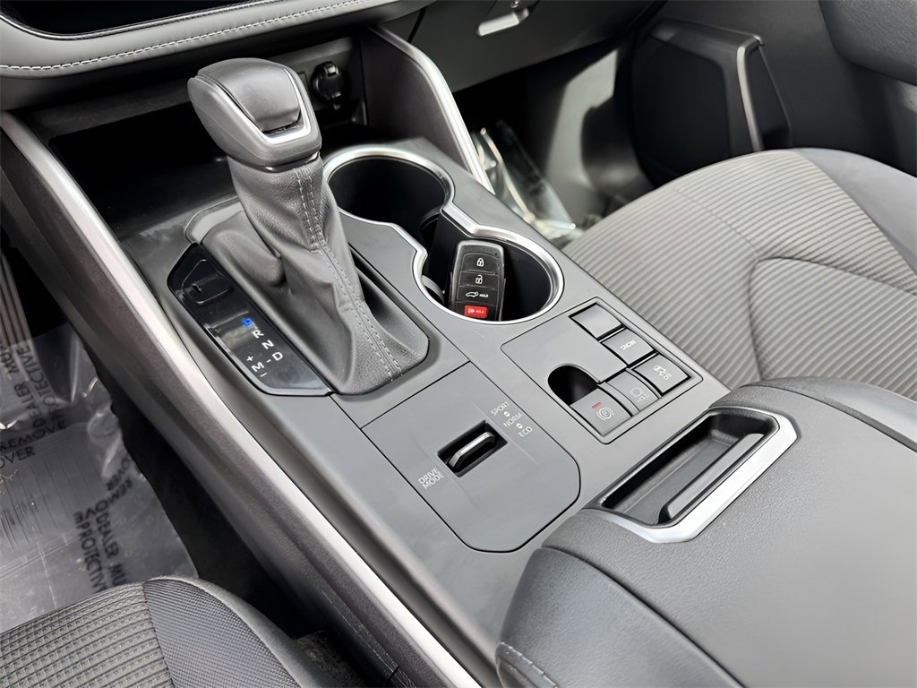 Used 2024 Toyota Highlander LE image 18