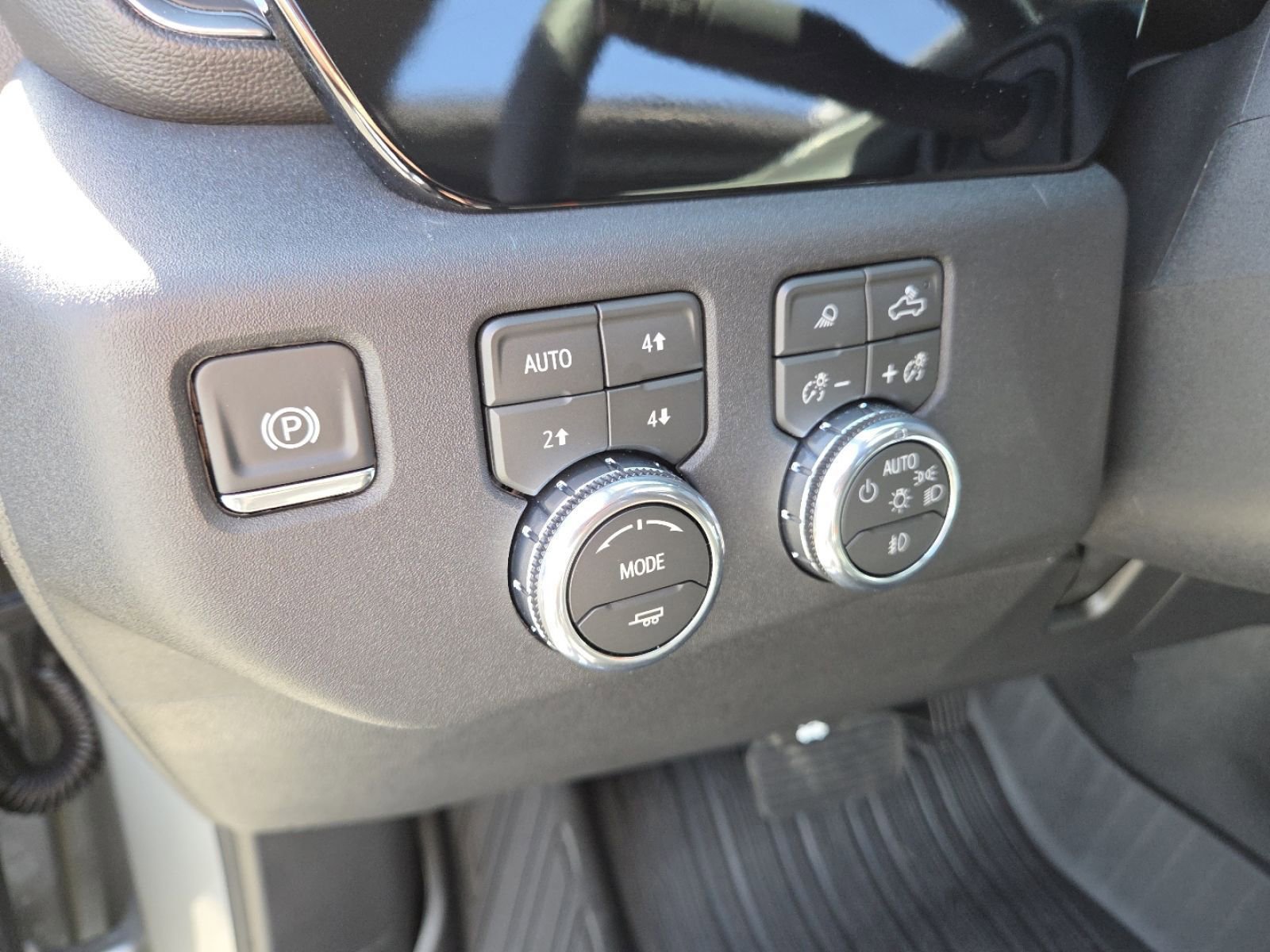 New 2026 GMC Sierra 2500 SLT w/ SLT Premium Package AWD/4WD image 31