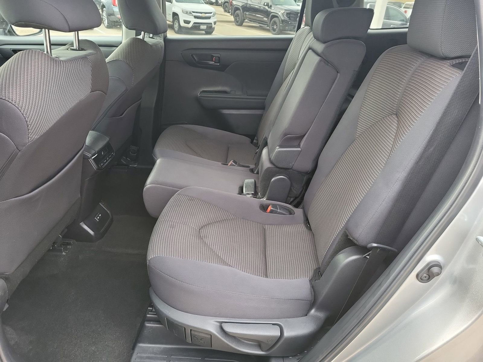 Used 2024 Toyota Highlander LE image 23