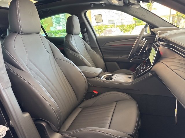 New 2025 Maserati Grecale Modena image 17