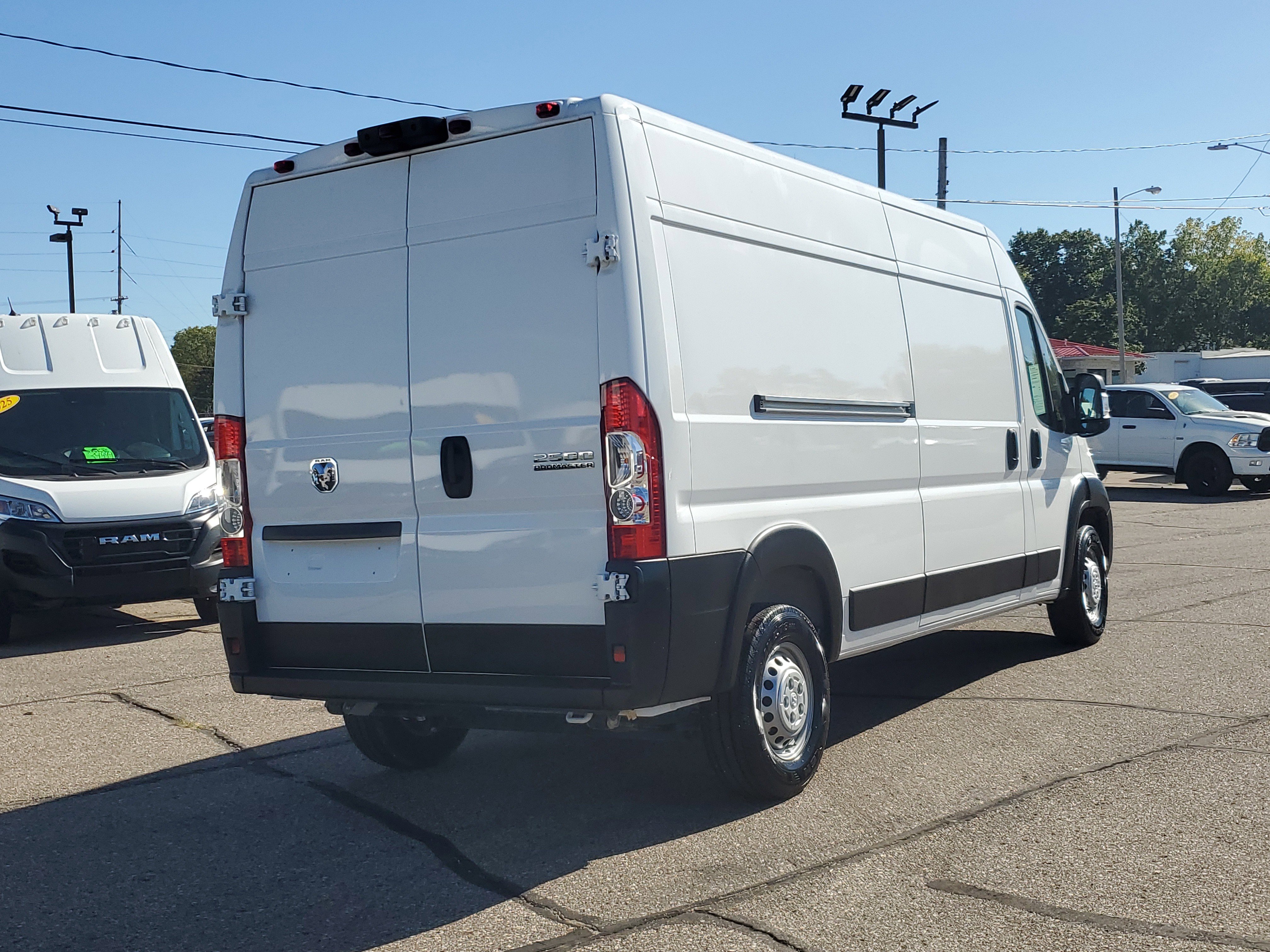 Used 2025 RAM ProMaster 2500 w/ Convenience Group image 4