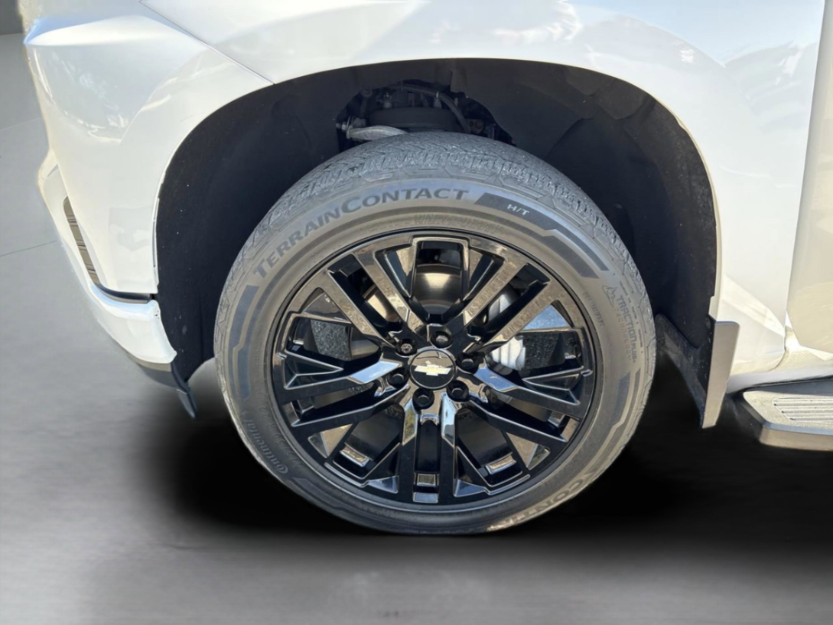 Used 2020 Chevrolet Silverado 1500 High Country w/ Technology Package image 33