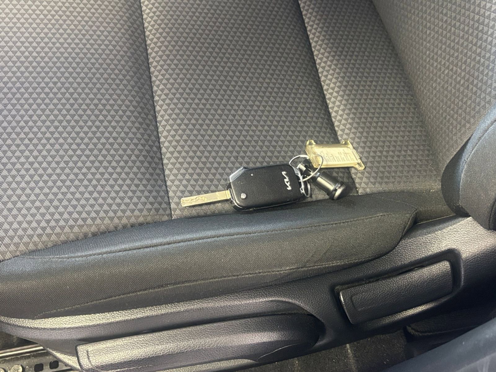 Used 2025 Kia Soul LX w/ LX Technology Package FWD image 27