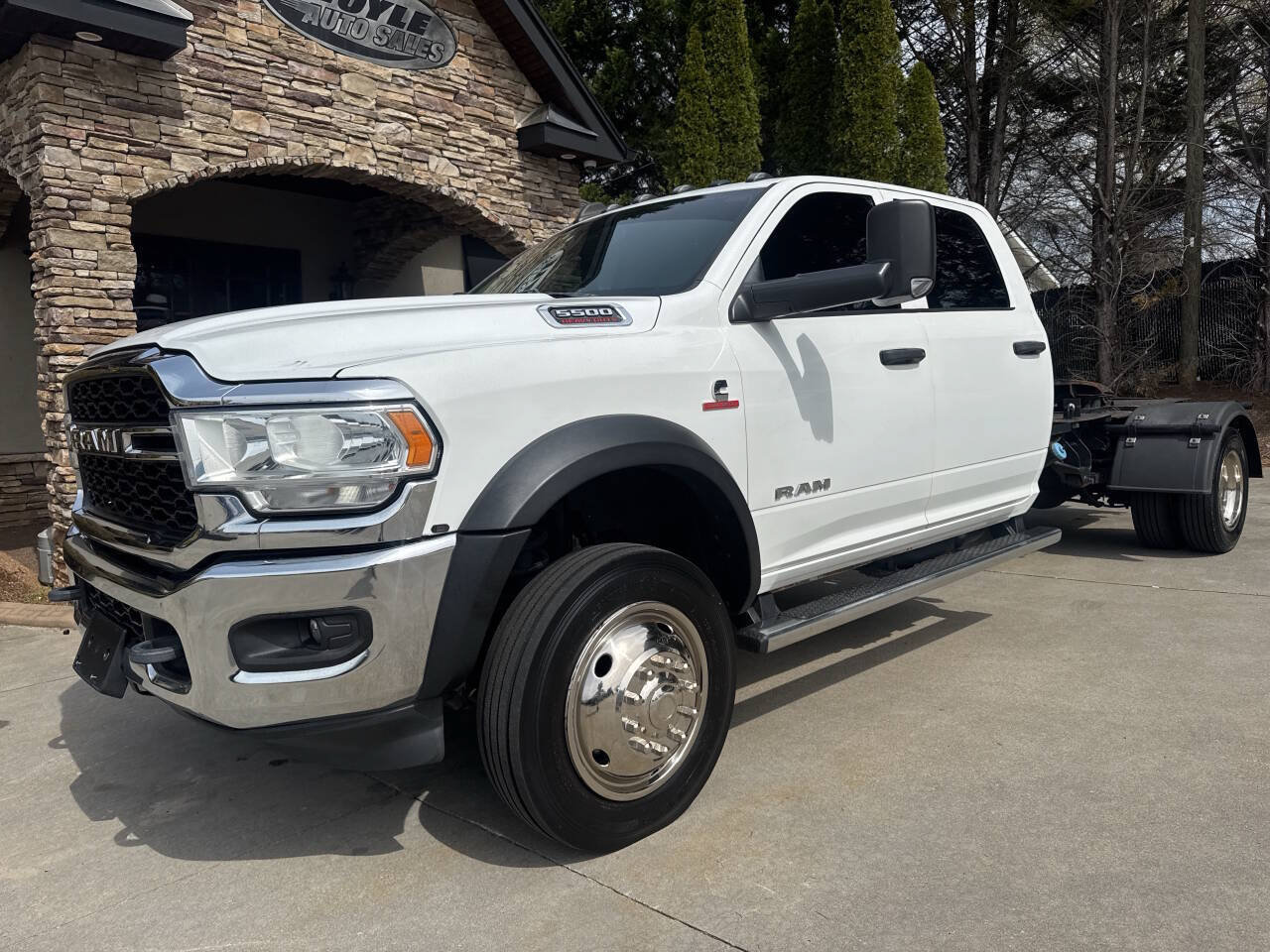 Used 2020 RAM 5500 Tradesman w/ Chrome Appearance Group AWD/4WD image 2