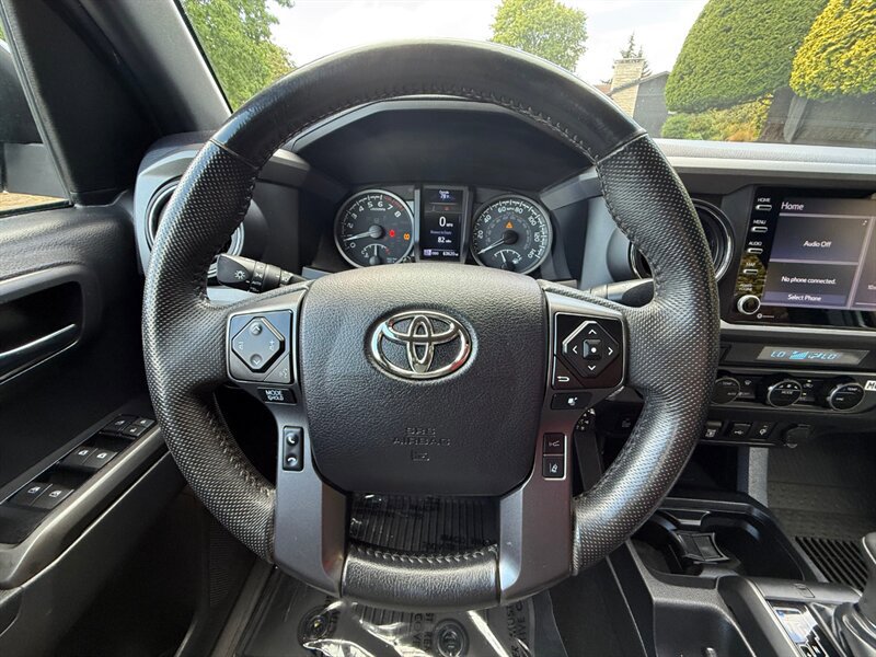 Used 2022 Toyota Tacoma TRD Sport w/ Technology Package image 19