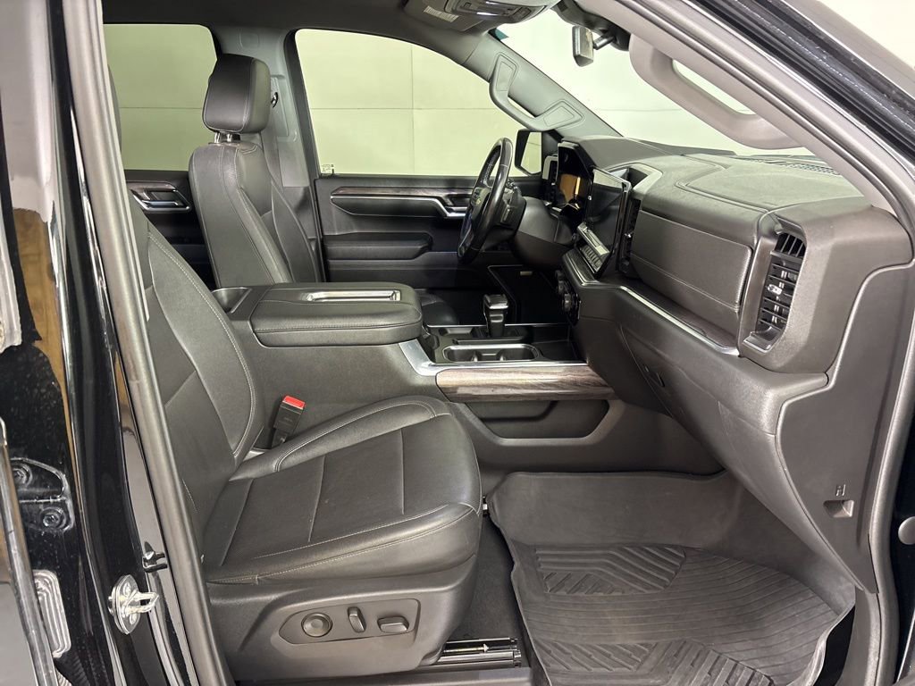 Used 2022 Chevrolet Silverado 1500 LTZ image 22