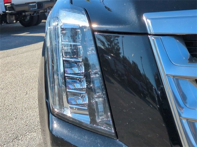 Used 2018 Cadillac Escalade Premium Luxury image 10