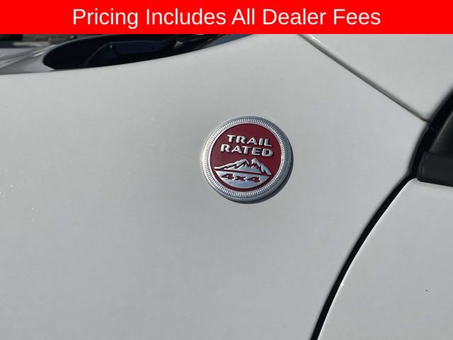 Used 2017 Jeep Cherokee Trailhawk AWD/4WD image 11