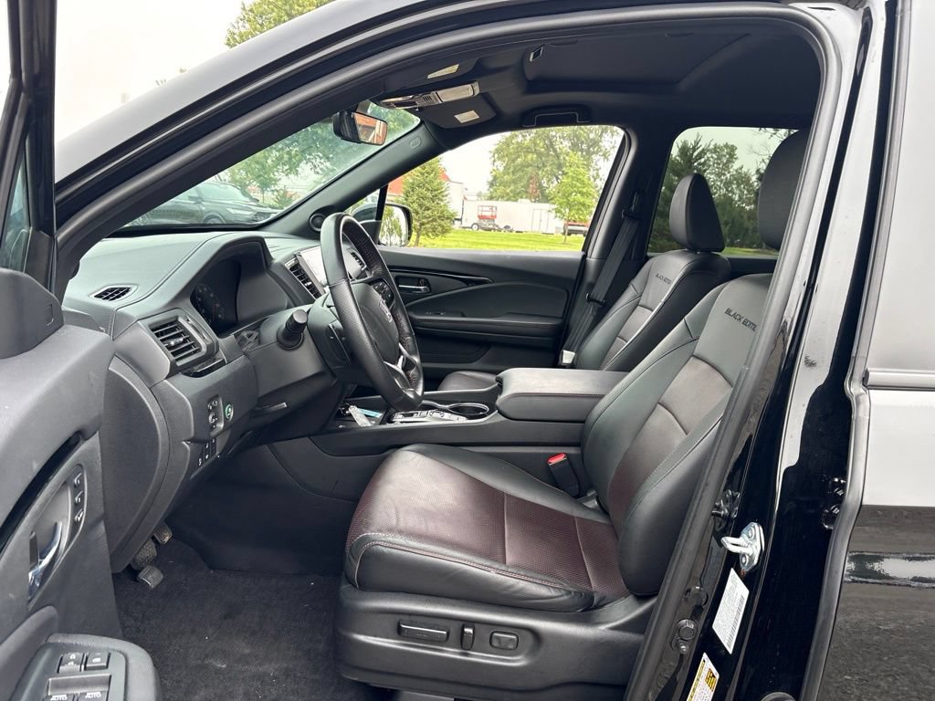 Used 2025 Honda Ridgeline Black Edition image 16