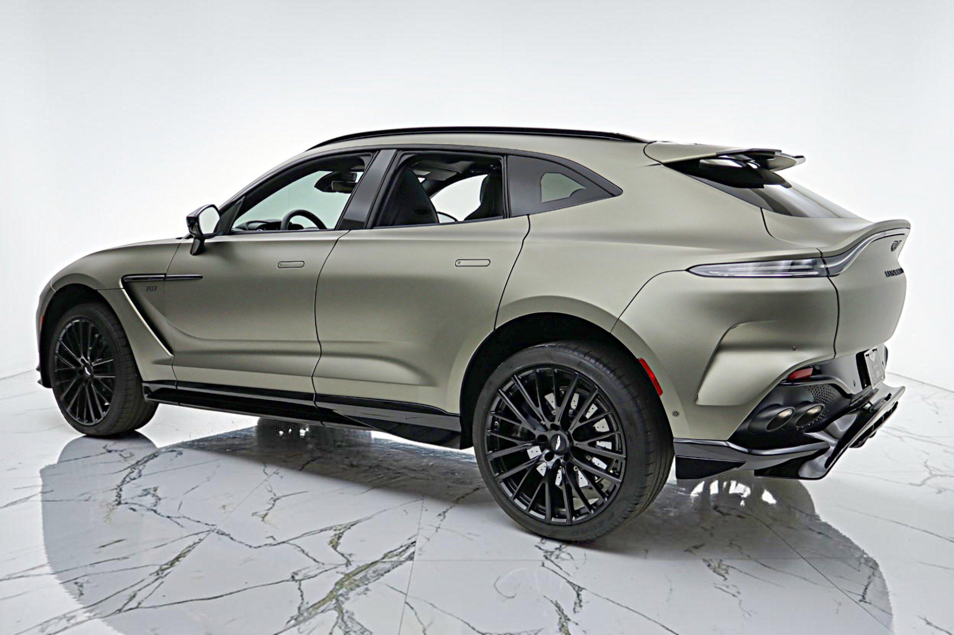 Used 2023 Aston Martin DBX 707 image 8