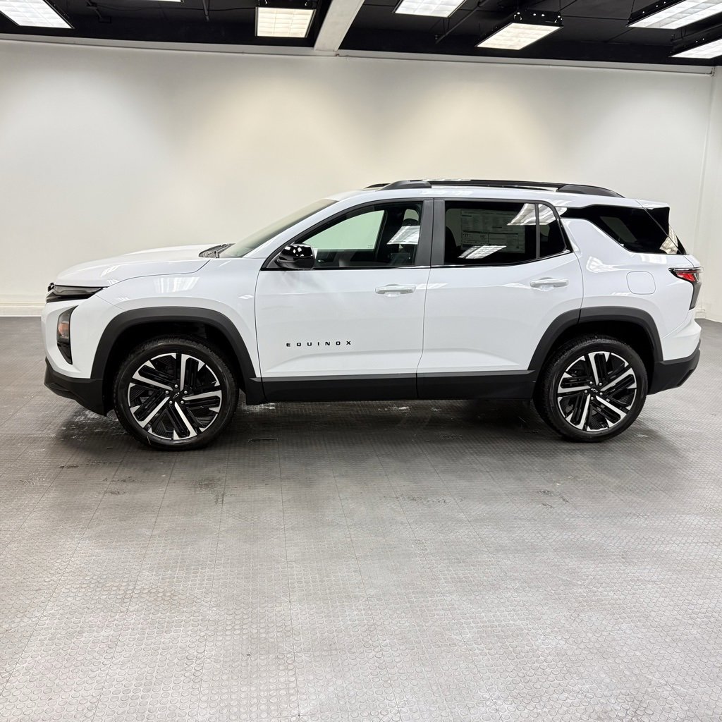 New 2026 Chevrolet Equinox RS w/ Convenience Package III FWD image 2