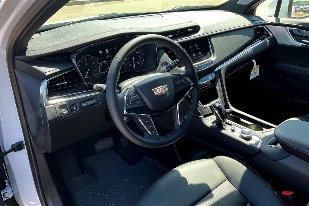 New 2025 Cadillac XT5 Premium Luxury w/ Technology Package FWD image 8