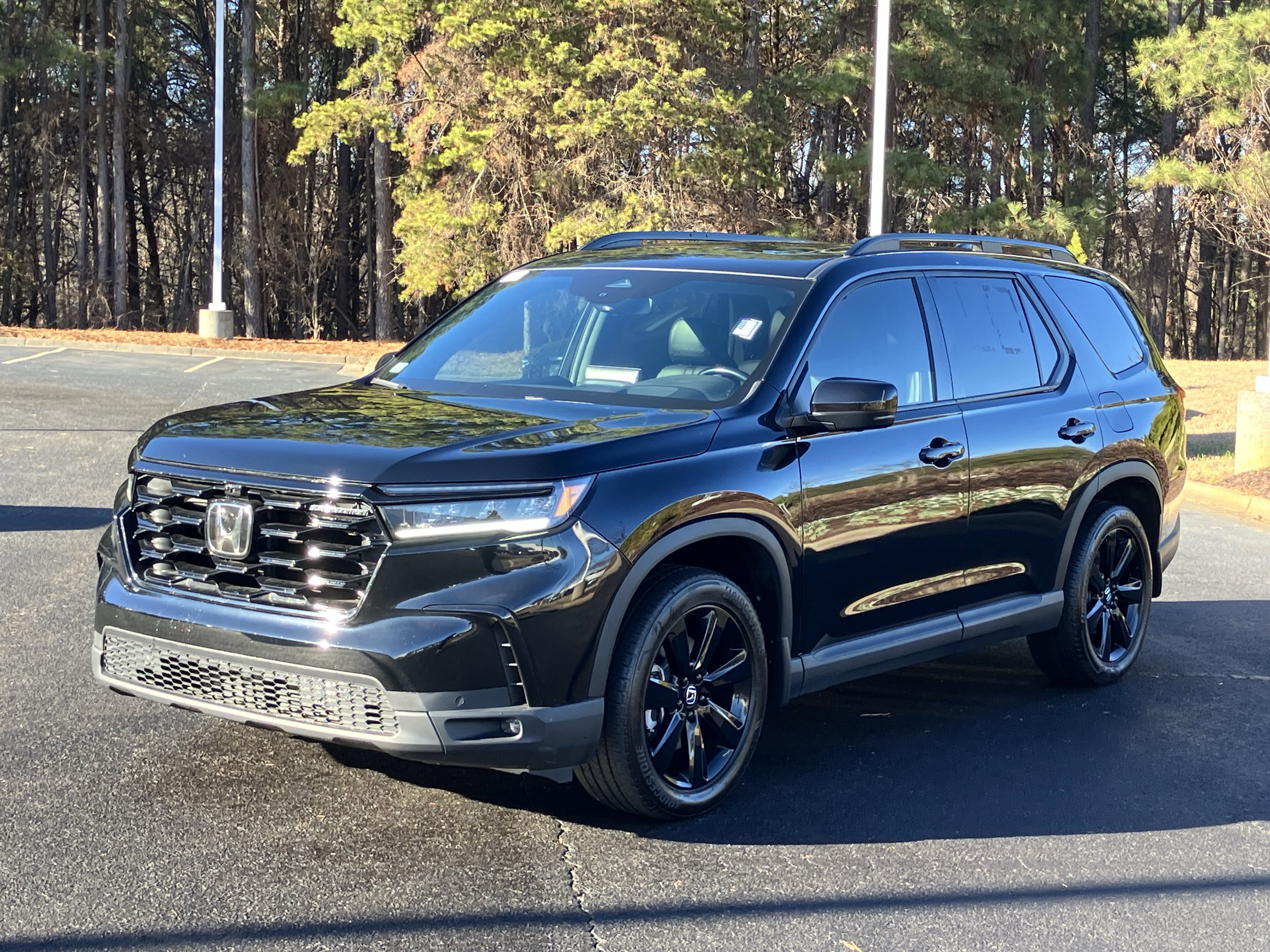 Certified 2025 Honda Pilot Black Edition image 6