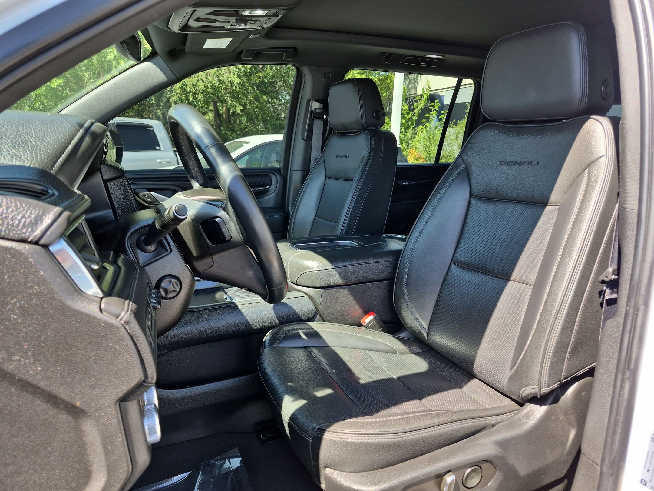 Used 2023 GMC Yukon XL Denali AWD/4WD image 24