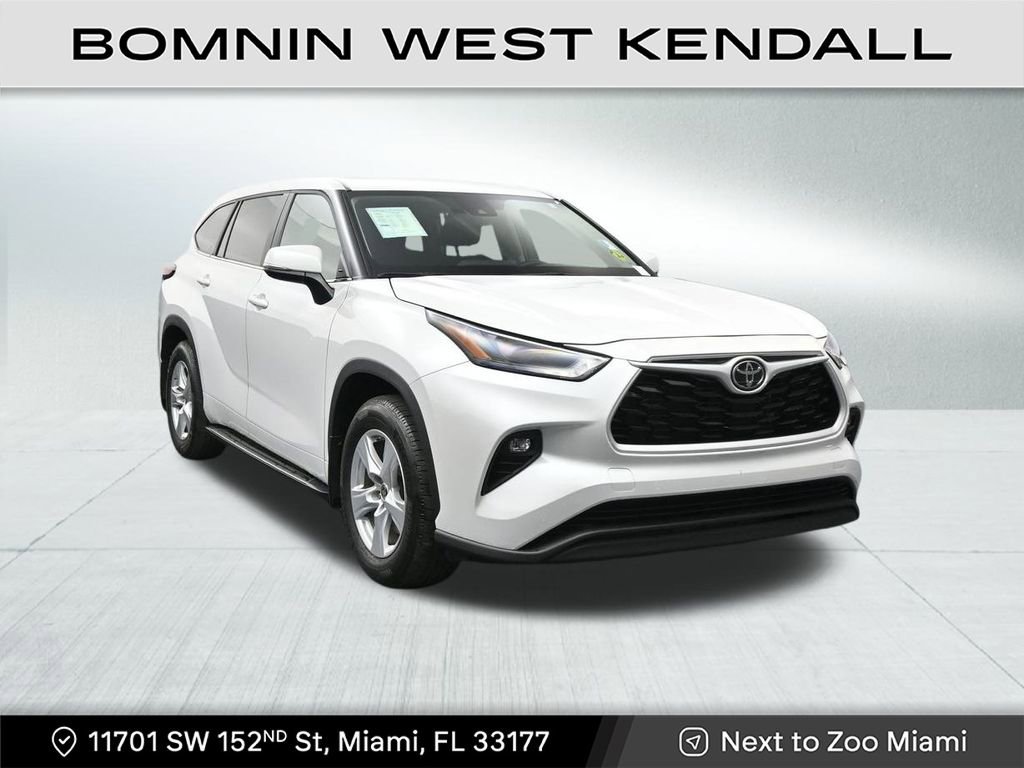 Used 2025 Toyota Highlander LE image 7