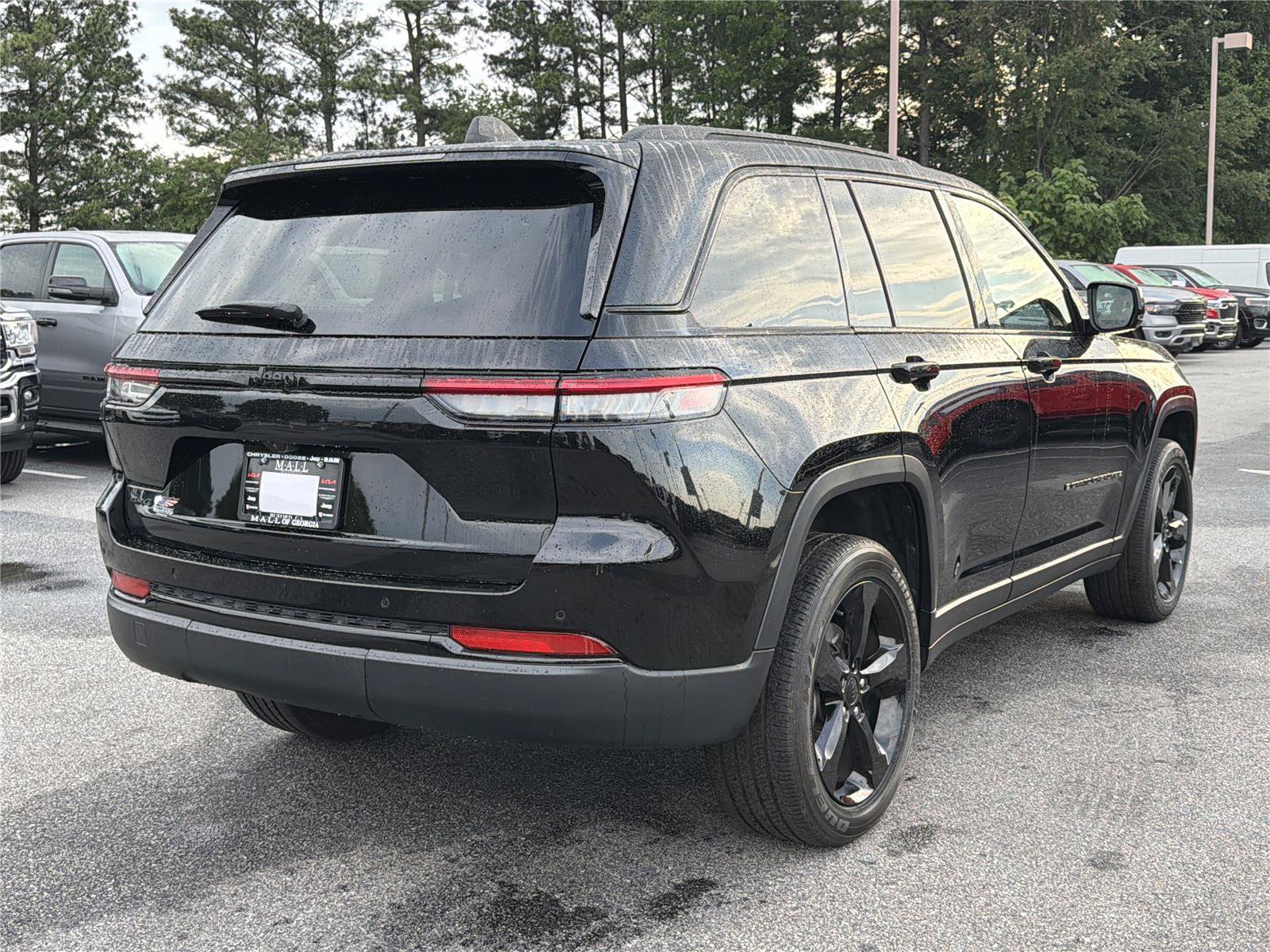 Used 2024 Jeep Grand Cherokee Altitude AWD/4WD image 5