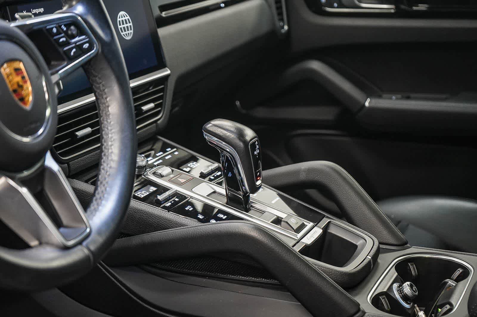 Used 2022 Porsche Cayenne AWD/4WD image 24