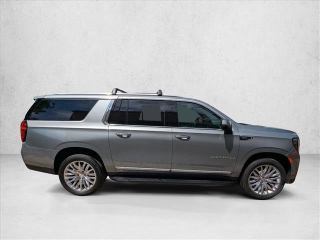 Used 2023 GMC Yukon XL Denali AWD/4WD image 4