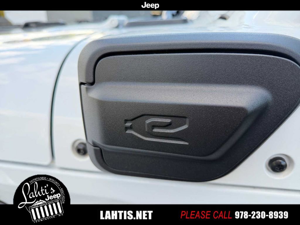 Certified 2022 Jeep Wrangler Unlimited Sahara w/ Cold Weather Group image 31