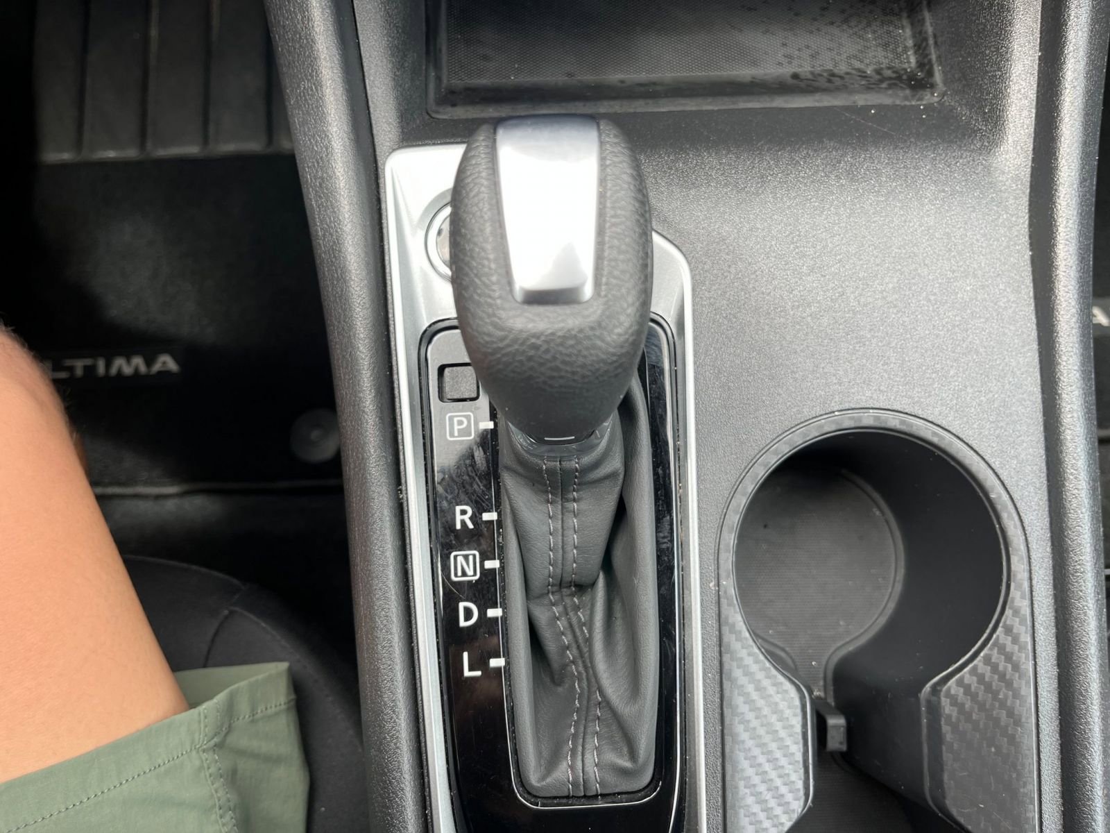 Used 2025 Nissan Altima 2.5 SV image 41