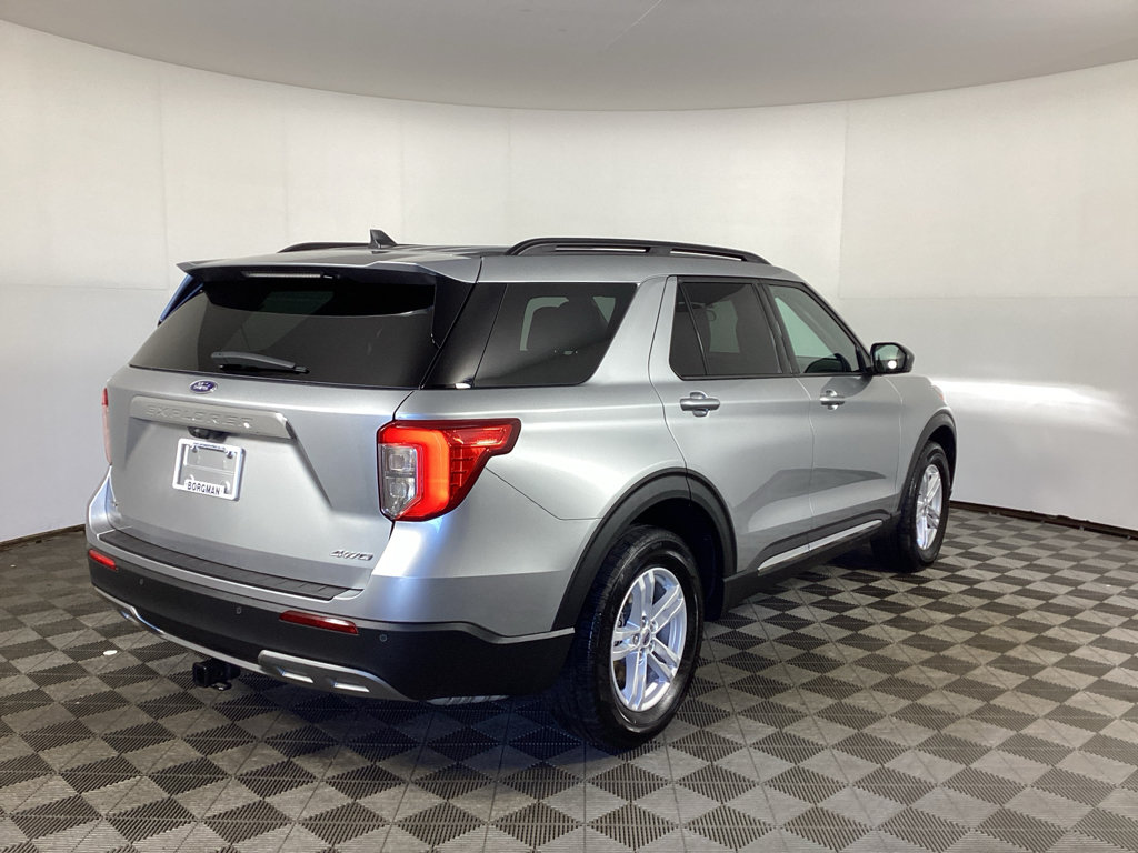 Used 2023 Ford Explorer XLT w/ Equipment Group 202A AWD/4WD image 2