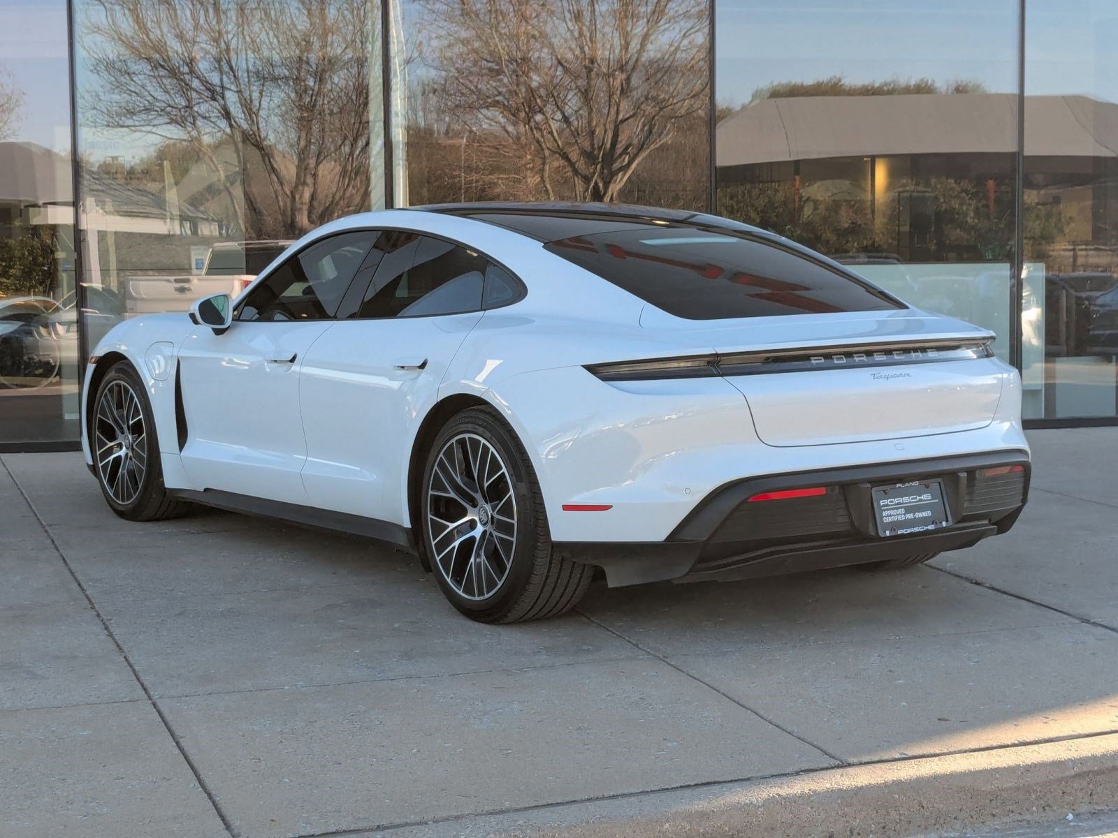 Certified 2021 Porsche Taycan image 3