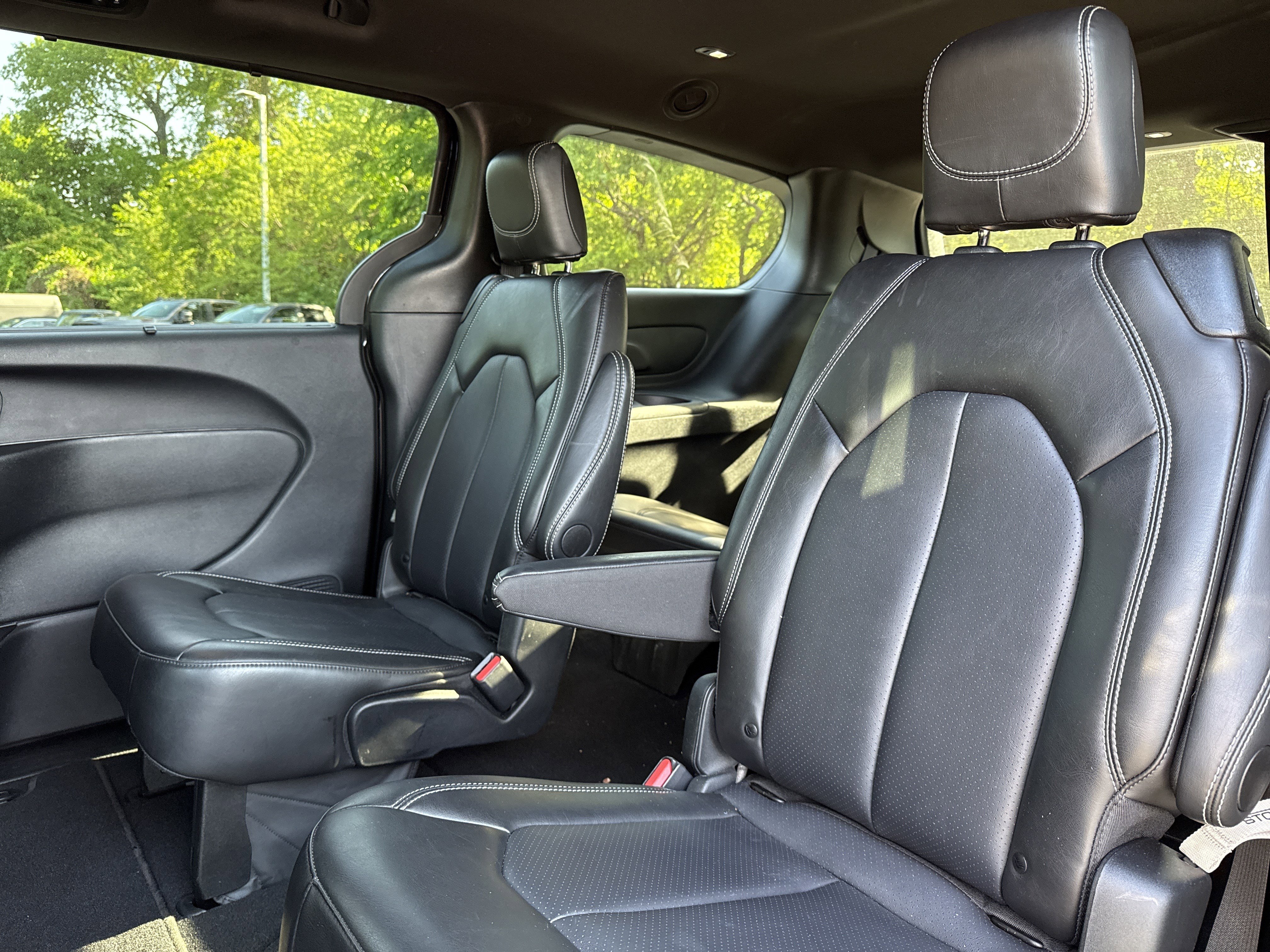 Used 2025 Chrysler Pacifica Select FWD image 28