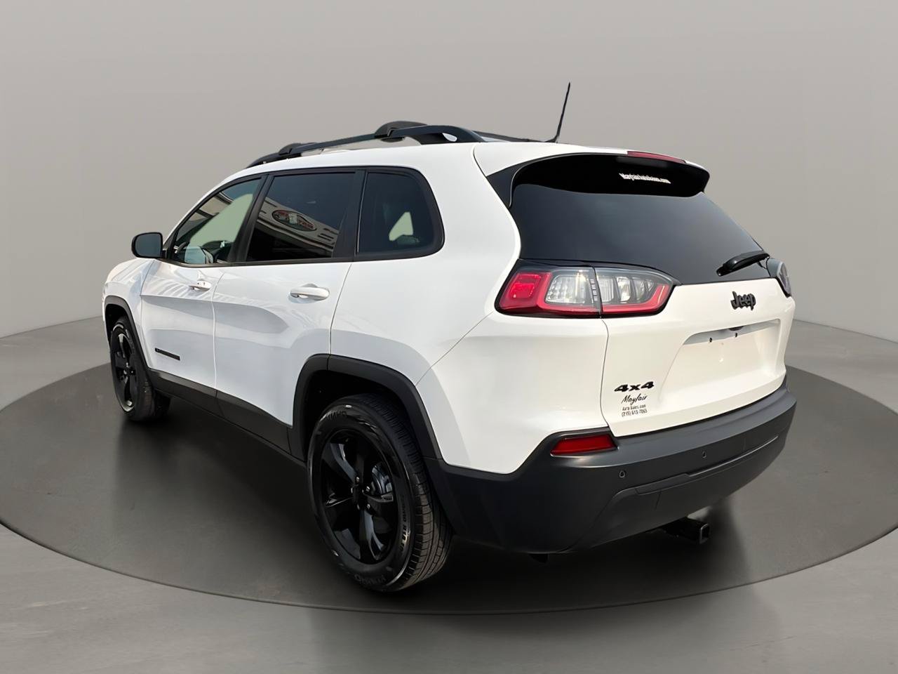 Used 2019 Jeep Cherokee Latitude Plus AWD/4WD image 4