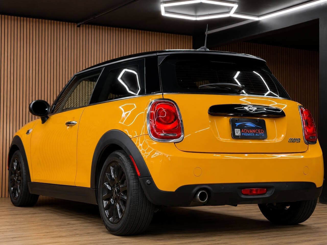 Used 2018 MINI Cooper 2-Door Hardtop FWD image 11