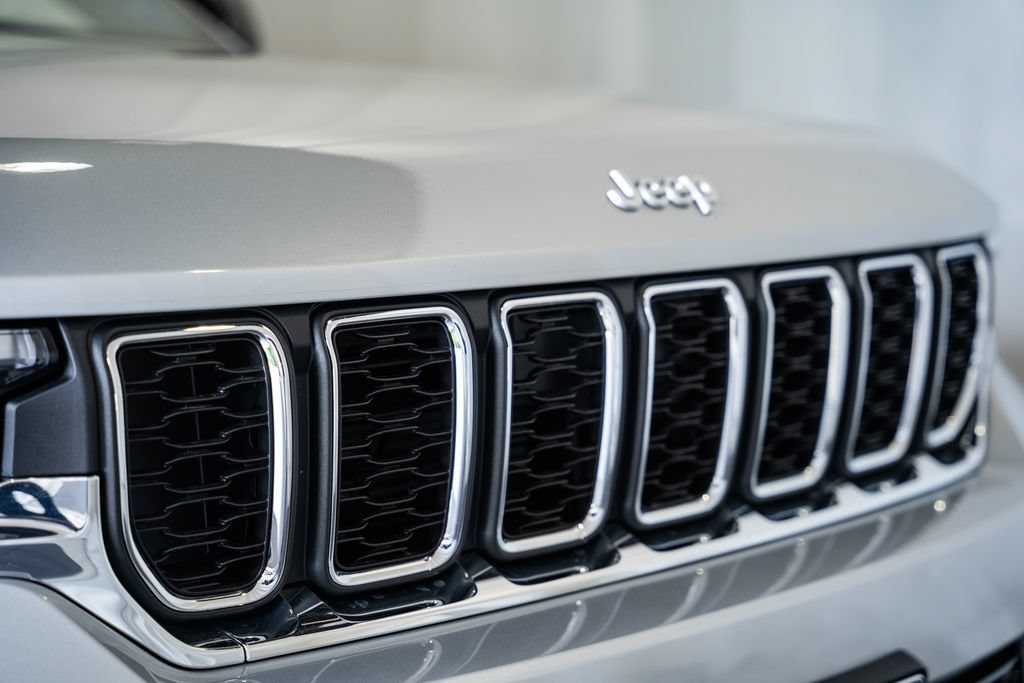 New 2026 Jeep Grand Cherokee Laredo X AWD/4WD image 12